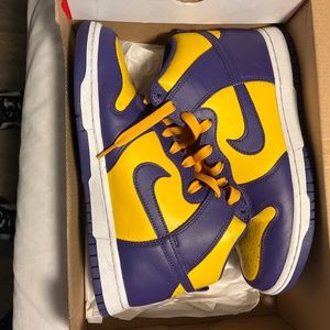 Laker Dunks